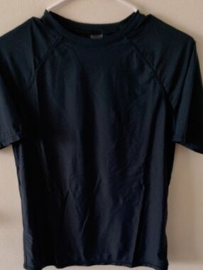 🦋BOYS OLD NAVY RASH GUARD 🦋